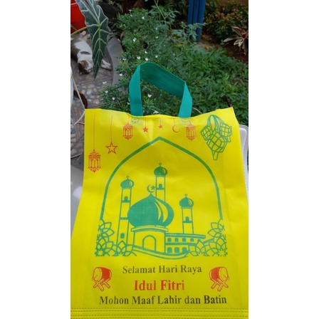 

Goodiebag parcel Lebaran Sembako Idul Fitri Tas Spunbond Bingkisan 38cmx9cmx40cm