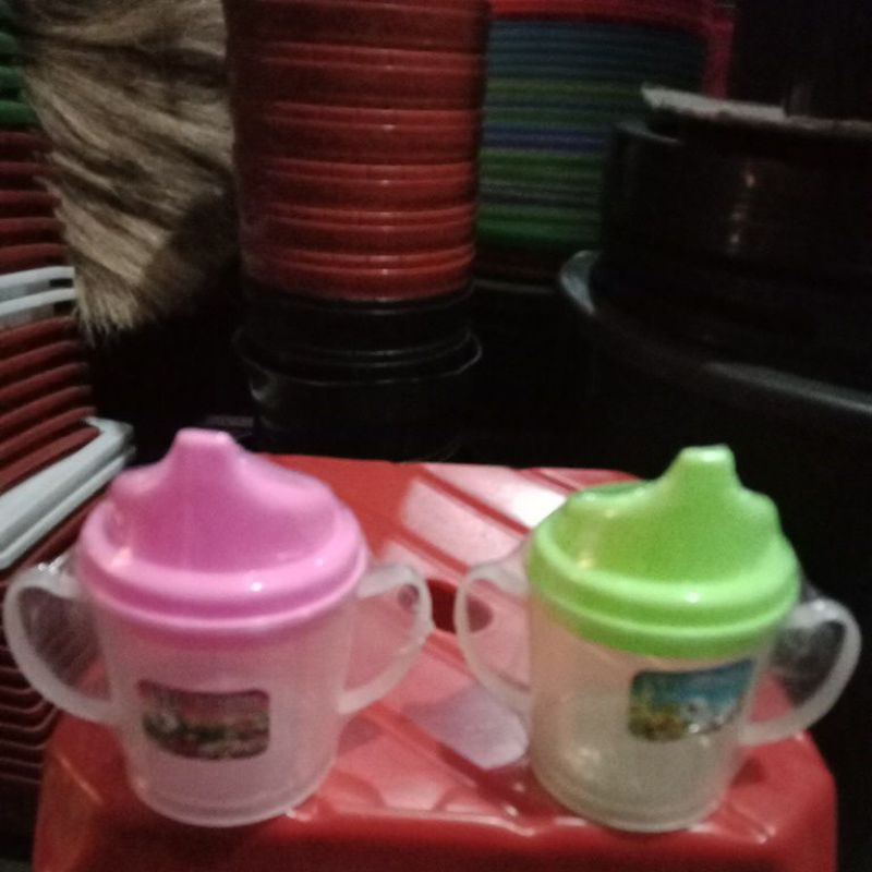 Tempat air minum anak plastik