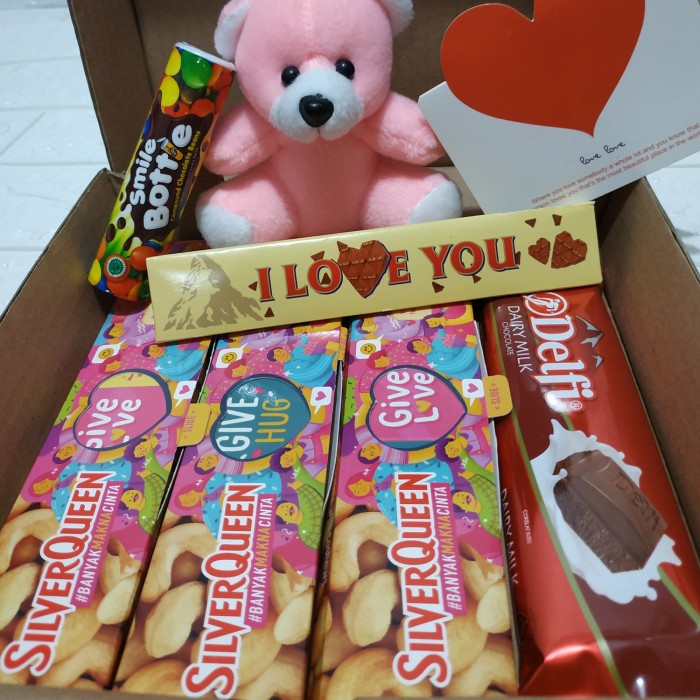 

KADO- hampers kado box BIG HUG silver queen tobleron delfi BONeka valentine