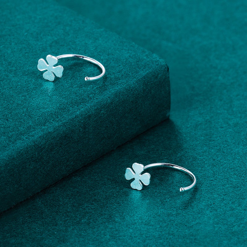 Anting Stud Silver Plated Bentuk Daun Clover Untuk Wanita