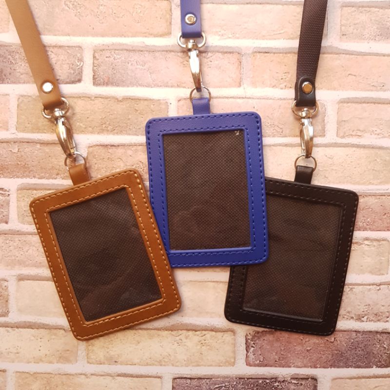 

Name Tag ID Card Holder dengan 2 slot tambahan Bahan Kulit Sintetis