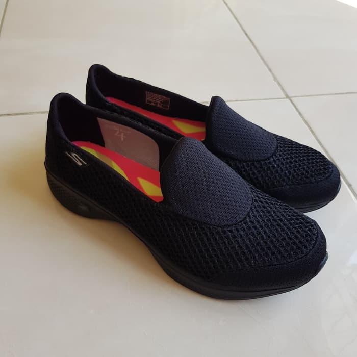 Sepatu Casual Skechers gowalk4 kindle full black