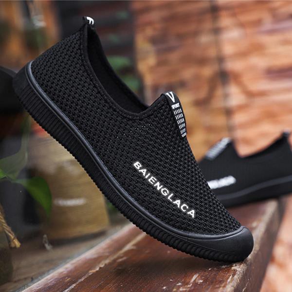 Highland Sepatu Slip On Pria Santai Sepatu Pria Casual Sepatu Sekolah Hitam MR209