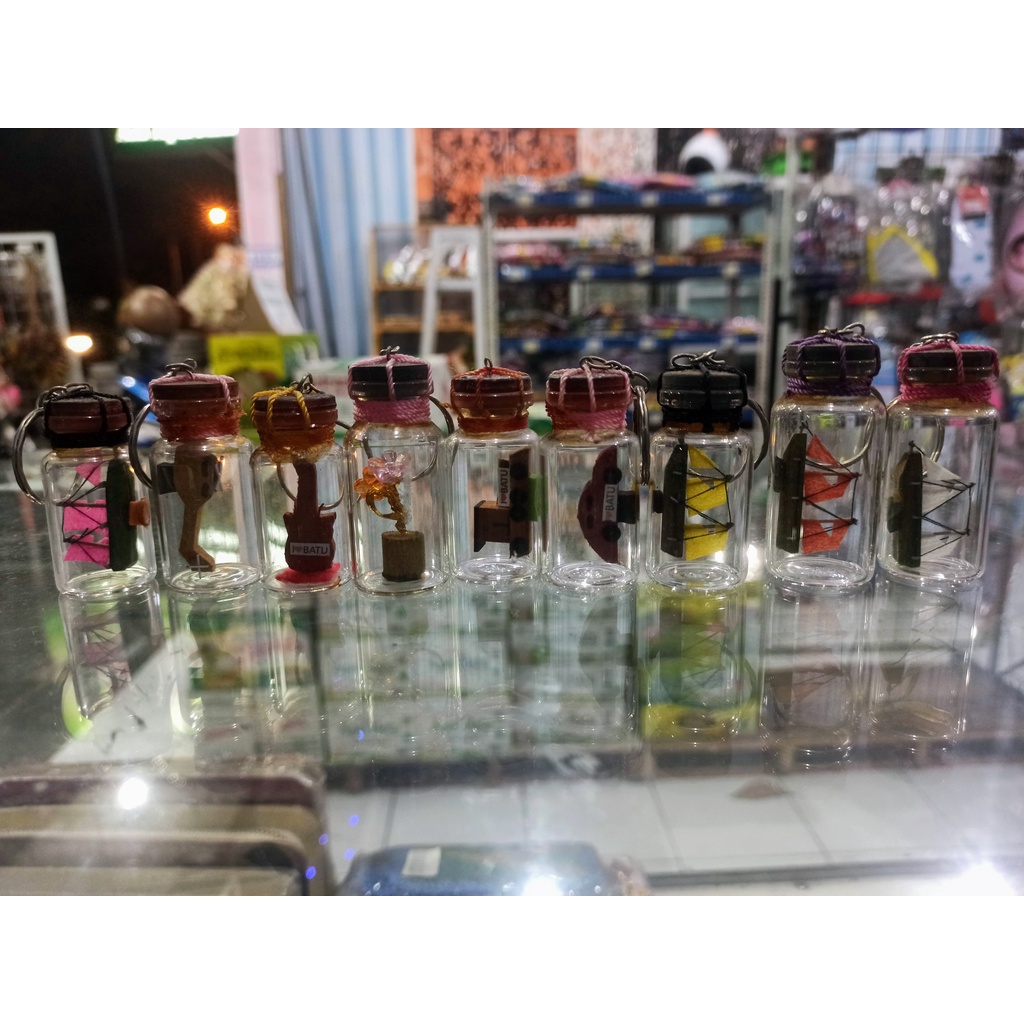 gantungan kunci / keychain botol miniatur perahu layar, kereta, bunga, gitar oleh2 khas wisata kota 