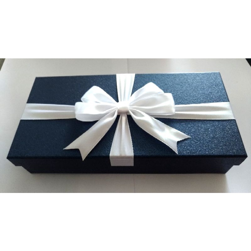 

Kotak kado / Gift box ukuran 25 x 12 x 5