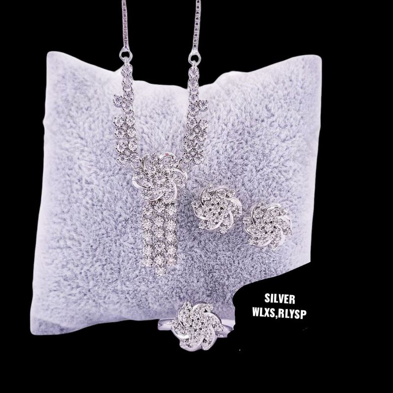 Replika berlian medan lapis mas 18,22k,cantik mewah, produk vier(bahan silver +rhodium)