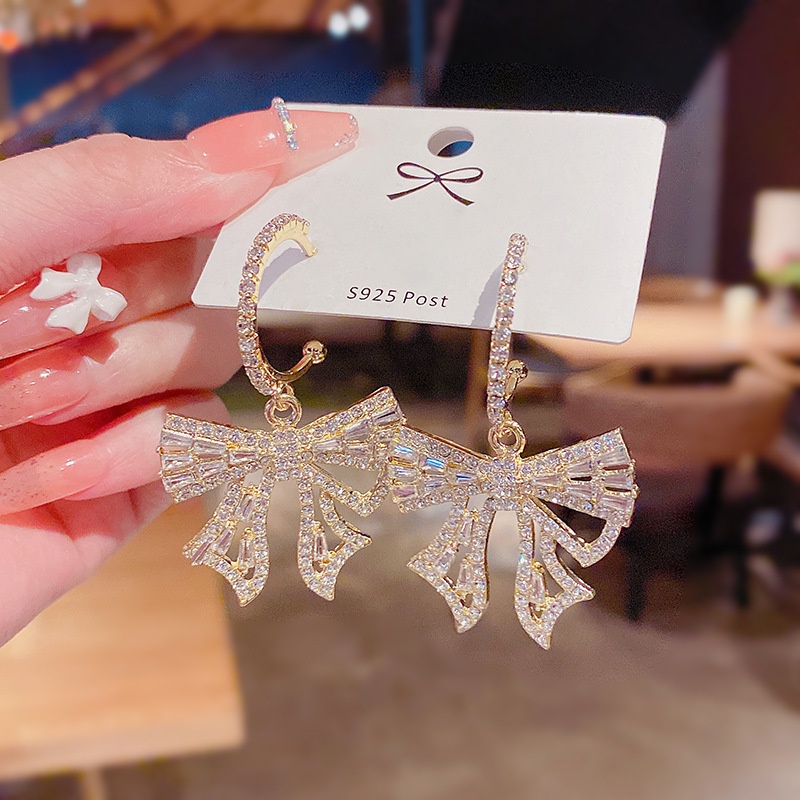 Anting Bentuk Pita Besar Aksen Zirkon Bersinar Untuk Wanita