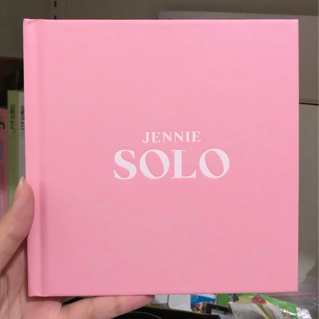 JENNIE - SOLO (+POSTER)