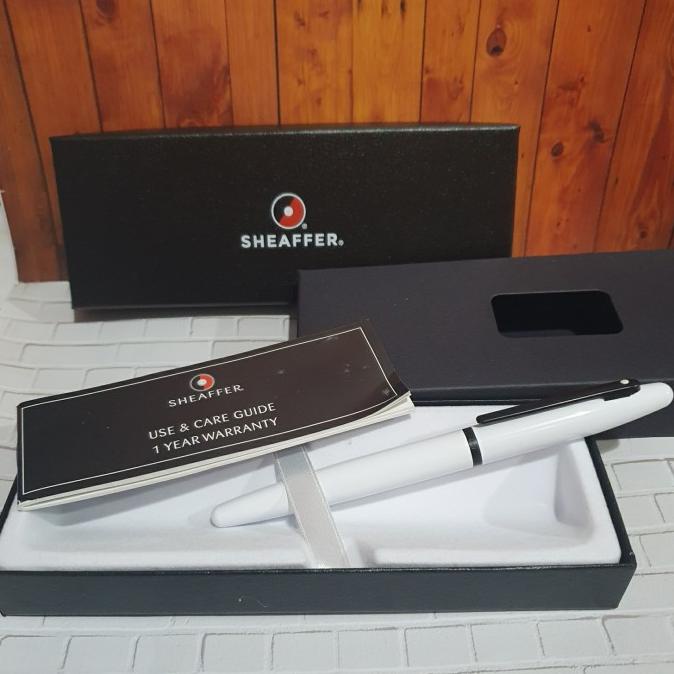 

Pulpen Sheaffer VFM Putih Glossy klip hitam Roller Ball Free Grafir Nm ---Terbaru---