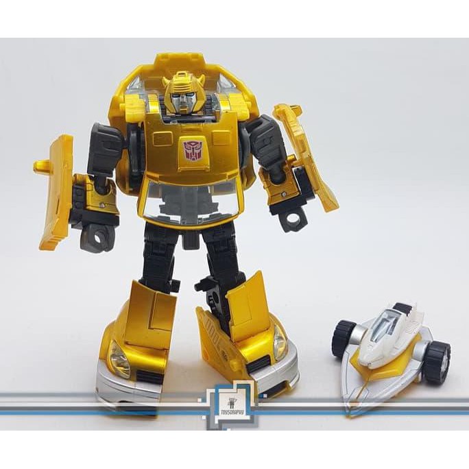 Laris  super deformed figure,,. Transformers United BUMBLEBEE Takara UN07 / Henkei Classic