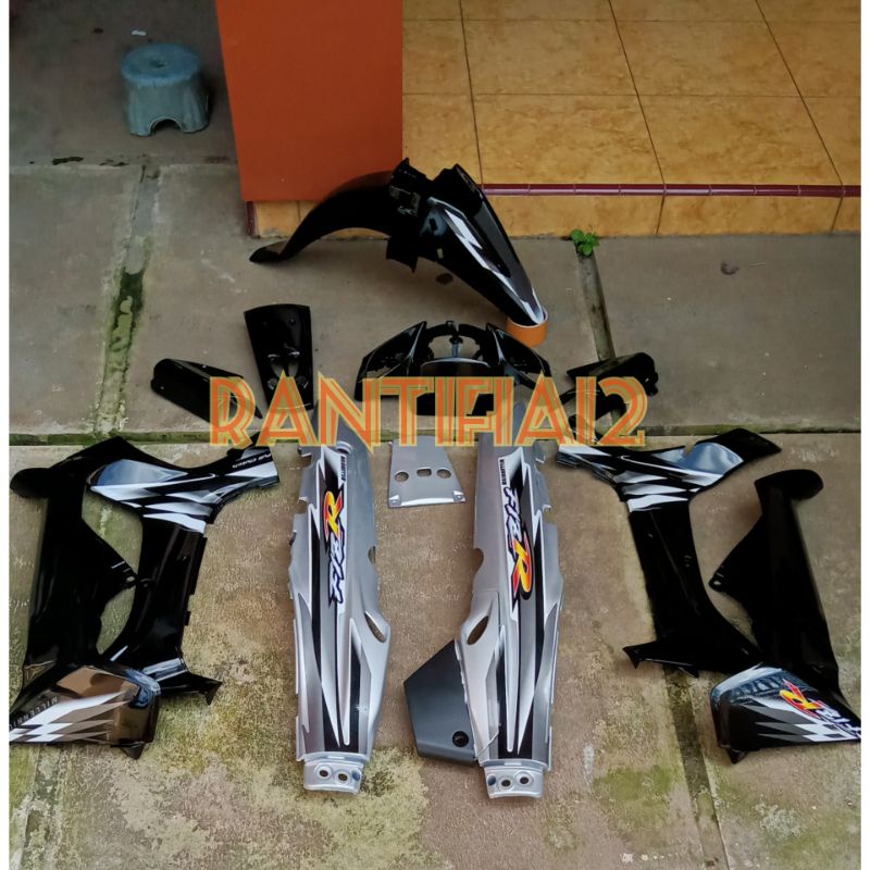 cover bodi fizr full set bodi Fizr milenium hitam silver