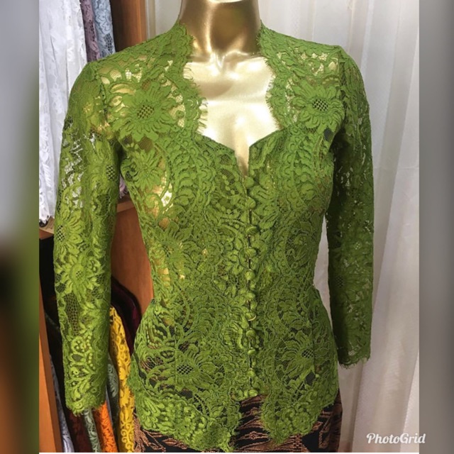 Kebaya wisuda model baru