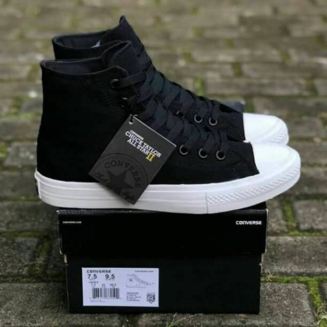 CONVERSE CHUCK TAYLOR II HIGH BLACK WHITE
PREMIUM BNIB TAG VIETNAM
