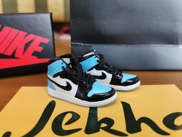 Air Jordan 1 UNC PATENT - 3D Sneakers Keychain Gantungan Kunci