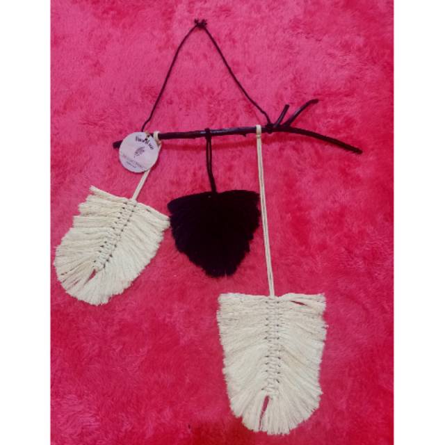 Hiasan macrame daun