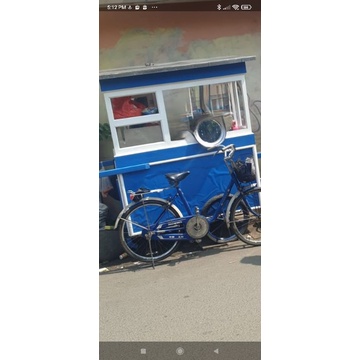 gerobak mie ayam berikut alat masak dan mangkok