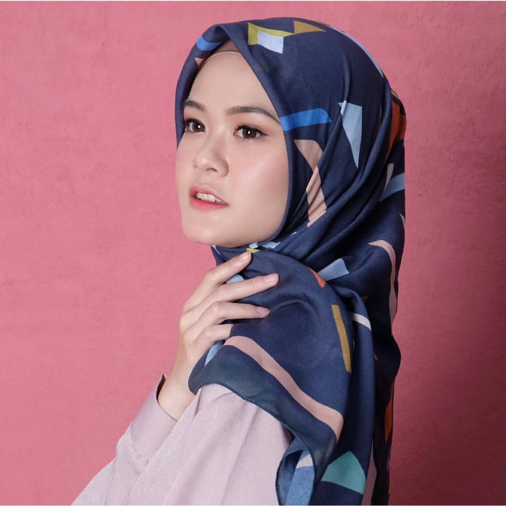 Hijab Fashion Motif IDEKA Persegi Murah