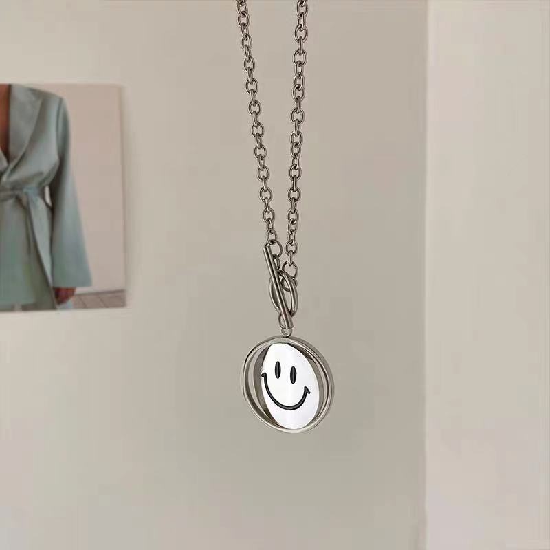 Kalung Rantai Liontin Emoji Bahan Titanium Steel Gaya Hipster Untuk Wanita