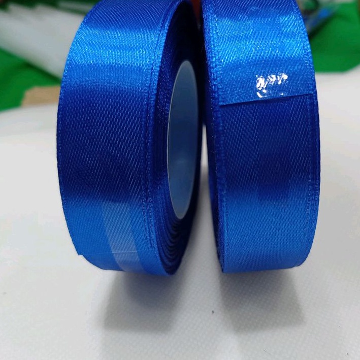 

Pita Satin Biru Benhur 1/2 Inch 1,27cm Per Roll