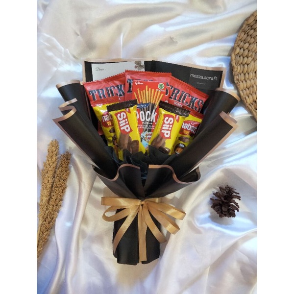 

buket jajan / buket Snack / bucket jajan / bucket snack / bouqet / coklat / buket ultah / graduation (free greeting card)