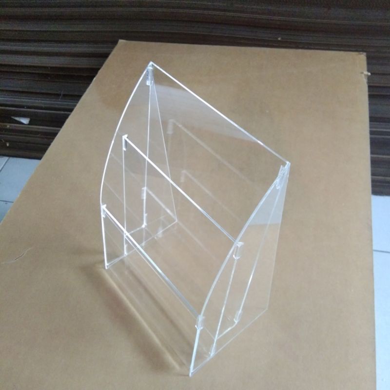

Acrylic tempat brosur A5 2susun 2mm