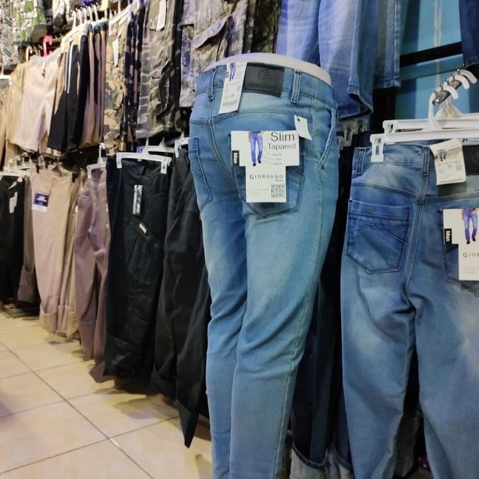 celana jeans pria slim fit giordano biru muda