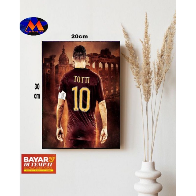 HIASAN DINDING TEMA FRANCESCO TOTTI/POSTER KAYU TOTTI/POSTER TOTTI/PAJANGAN DINDING RUMAH/WALLDECOR