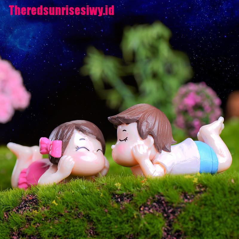 【Theredsunrisesiwy.id】1 pair Mini lying Couples Dolls Garden Miniatures Figurine DIY Micro Landscape