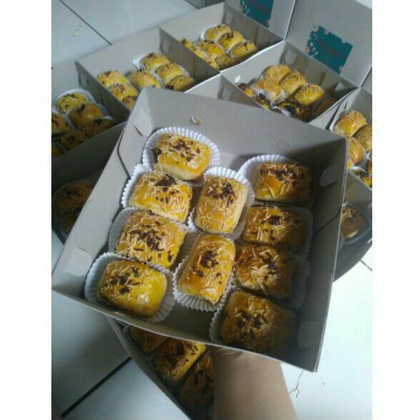 

Bolen Pisang Keju Coklat