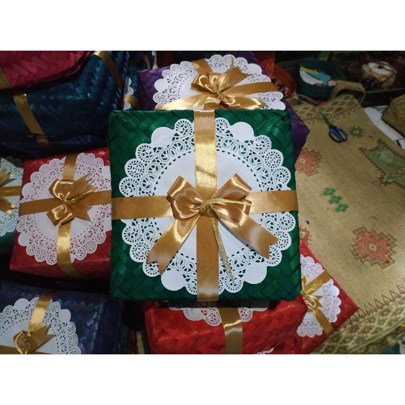 besek bambu warna warni + pita renda ukuran 18x18 (wadah&tutup)