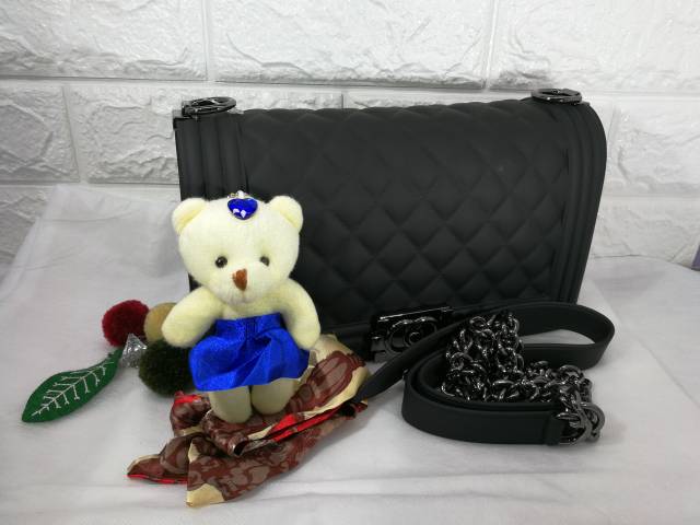 Tas jelly bag rantai hitam le boy size 25