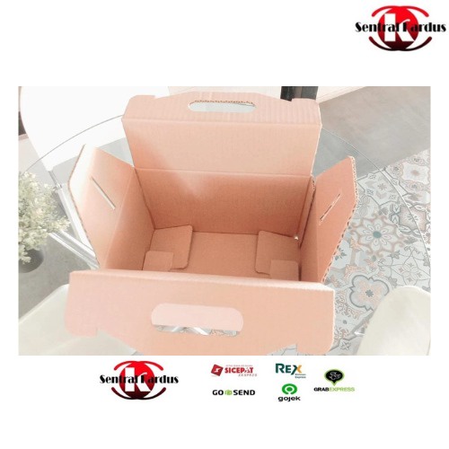 

Kardus Die Cut Tas Jinjing( uk.29x19x18cm)( Isi 10 Pcs) Packaging/ Box Tenteng /Box Parcel Jinjing Atas