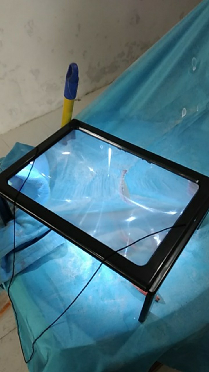 Kaca Pembesar Bentuk Meja Dengan Lampu Led