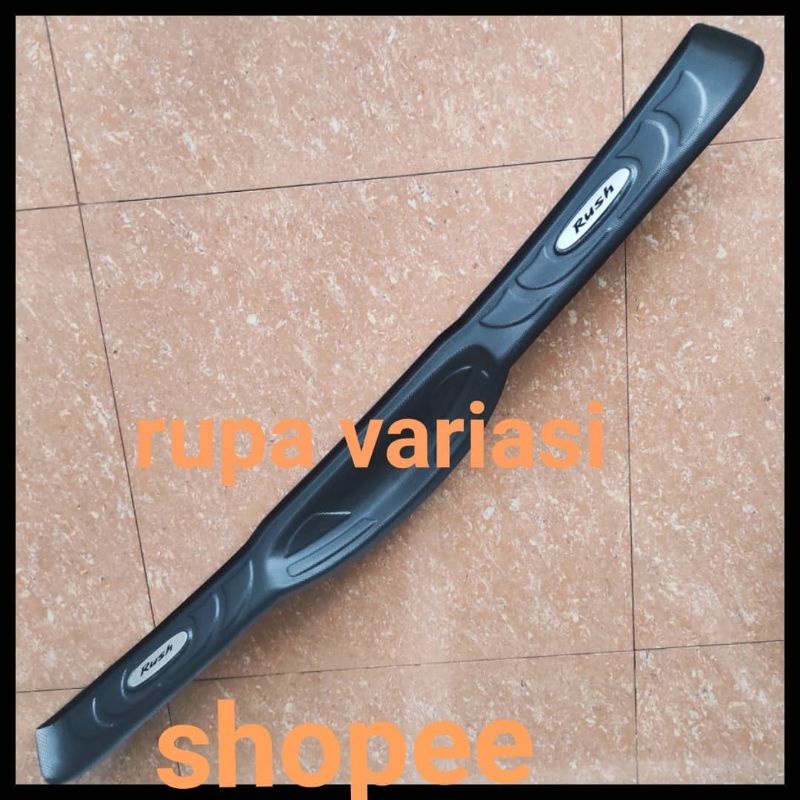 sill plate silplate pintu bagasi belakang mobil toyota rush 2006 sampai 2017 2007 2008 2009 2010 2011 2012 2013 2014 2015 2016 plastik abs hitam