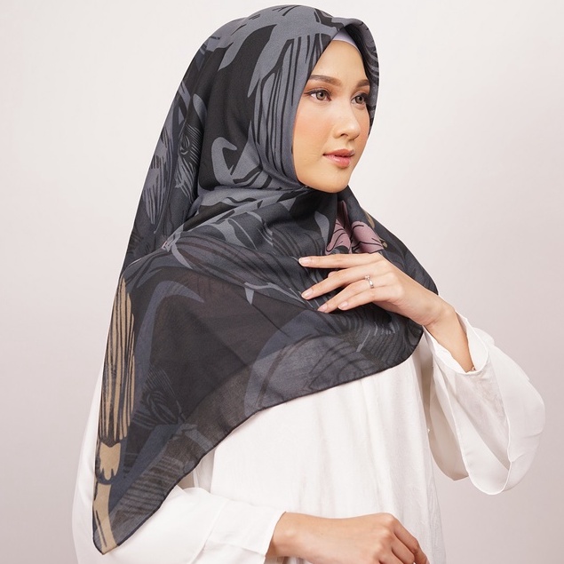Jilbab Segiempat Elzatta Obelia Denara-Hitam