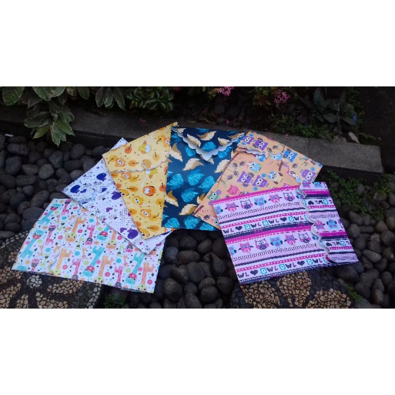 

Kertas Kado Instan Siap Pakai Isi 6 Pcs Ukuran 23x33 Cm Motif Random