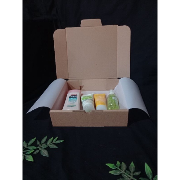 

HAMPERS KADO
