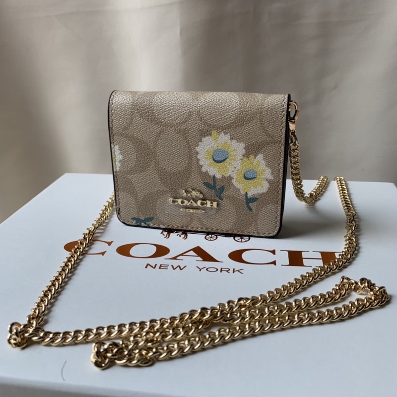 COACH MINI WALLET ON CHAIN IN SIGNATURE CANVAS WITH DAISY PRINT  (C3050)