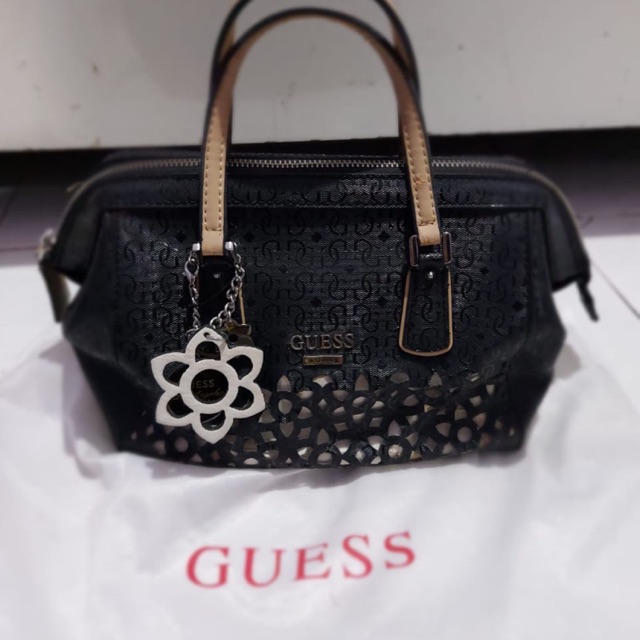 Tas guess hitam (preloved)