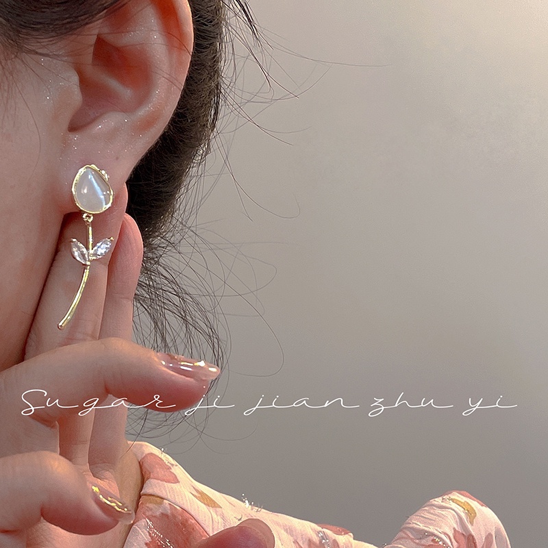 Anting Tusuk Model Bunga Tulip Trendy Untuk Wanita