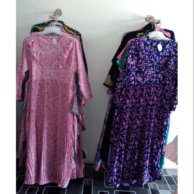 Gamis plisket bunga kecil