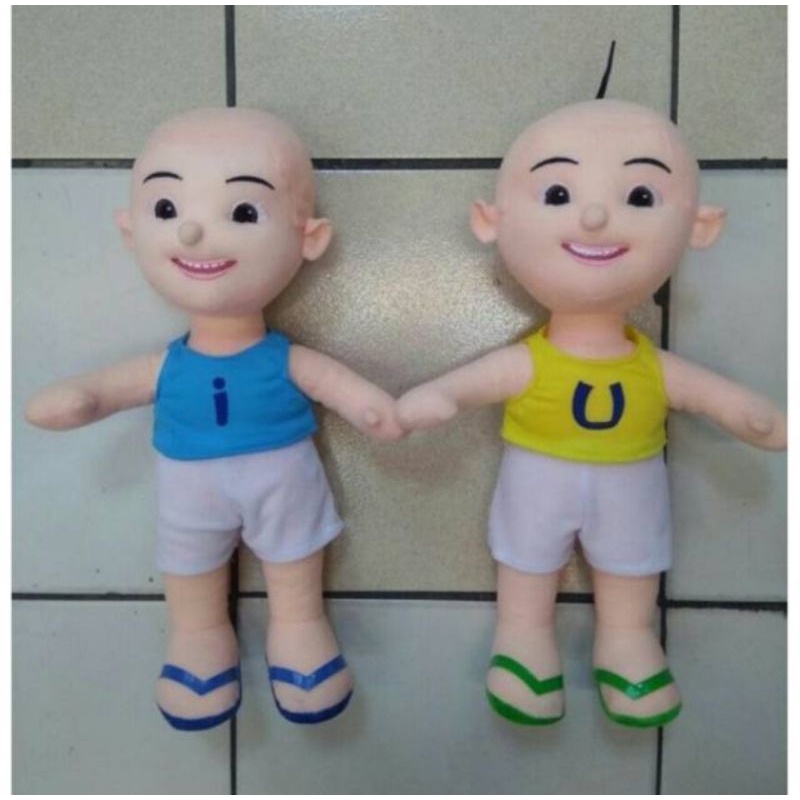 sepasang boneka upin ipin