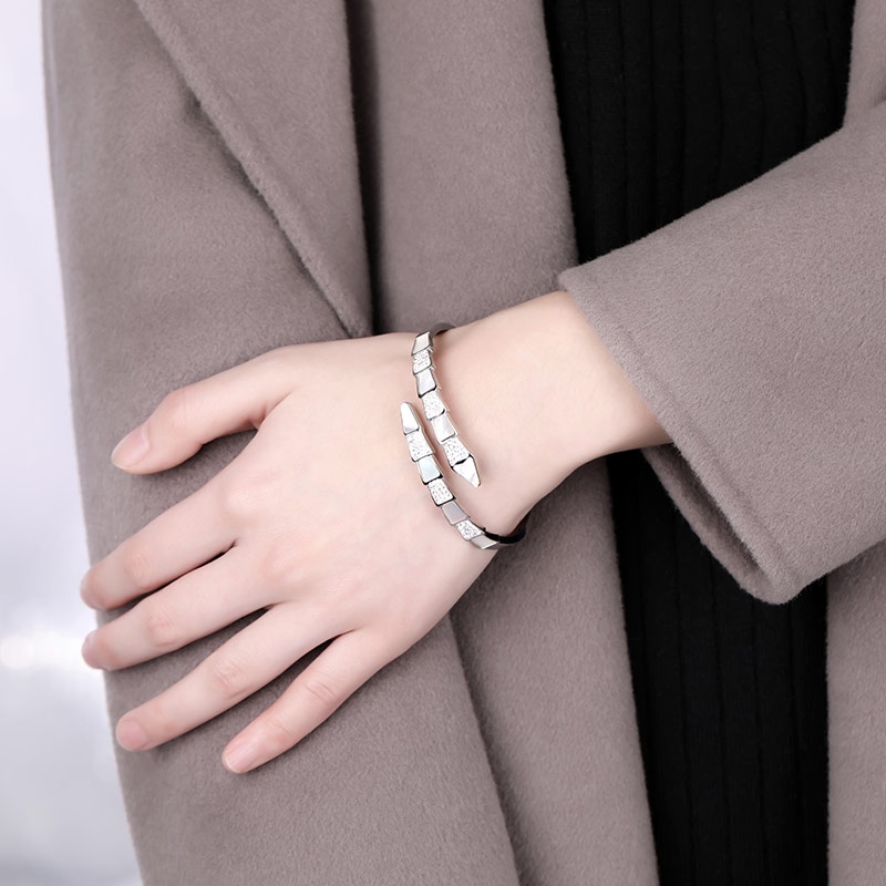 Gelang Bahan Titanium Steel Warna Rose Gold Gaya Korea Untuk Wanita