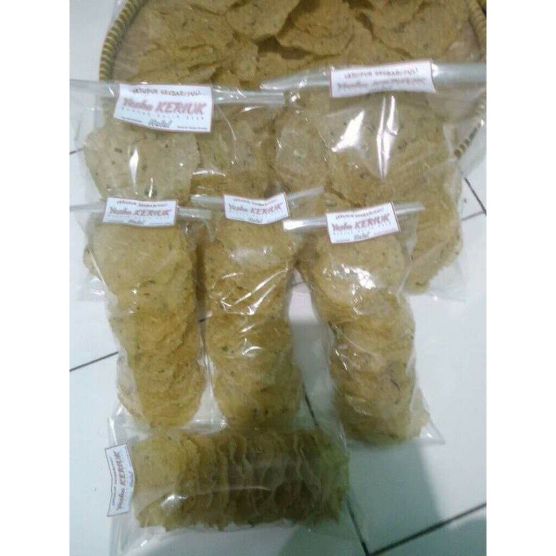 

kerupuk gendar daun bawang matang & mentah