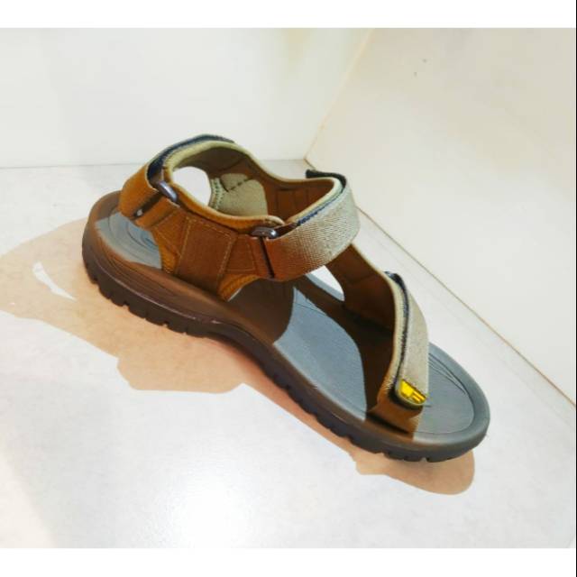 Kuy ah d order lagi silahkan koleksi sandal santai dari toko sepatu bata kaminya