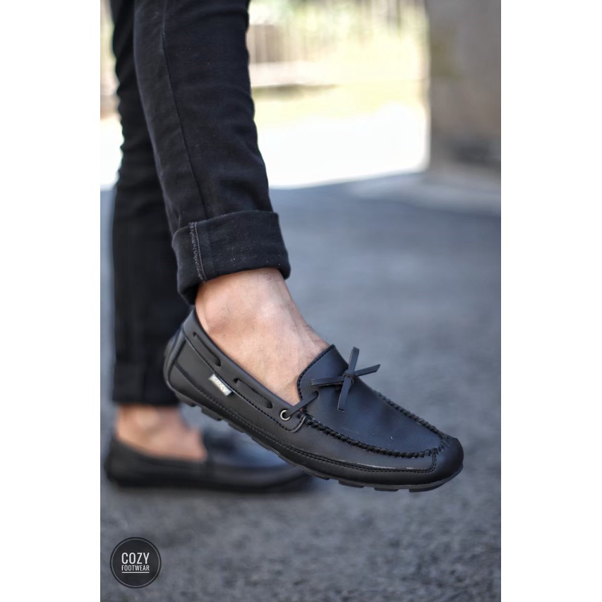 CERIS x KAGAWA BLACK - SepatuFormal Pantofel pria Resmi Formal Hitam Casual Kantor Kuliah Pesta Kondangan Gereja Kerja PNS Guru Kulit Syntetic Gaya Trendy Terbaru Kekinian Murah CZ7006