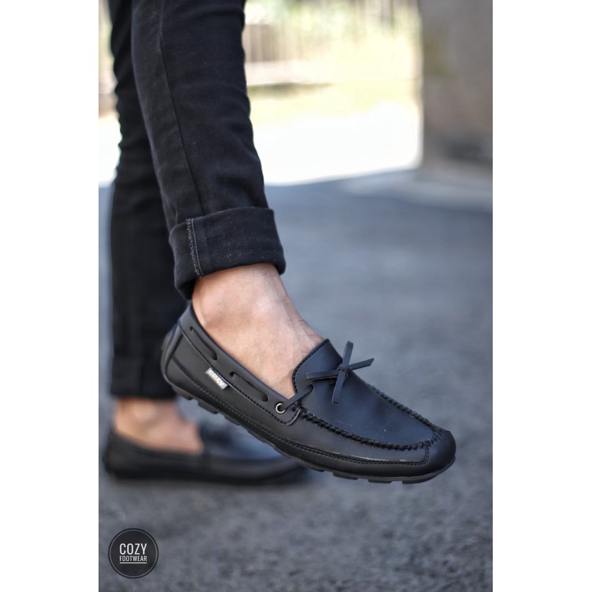 CERIS x KAGAWA BLACK - SepatuFormal Pantofel pria Resmi Formal Hitam Casual Kantor Kuliah Pesta Kondangan Gereja Kerja PNS Guru Kulit Syntetic Gaya Trendy Terbaru Kekinian Murah CZ7006