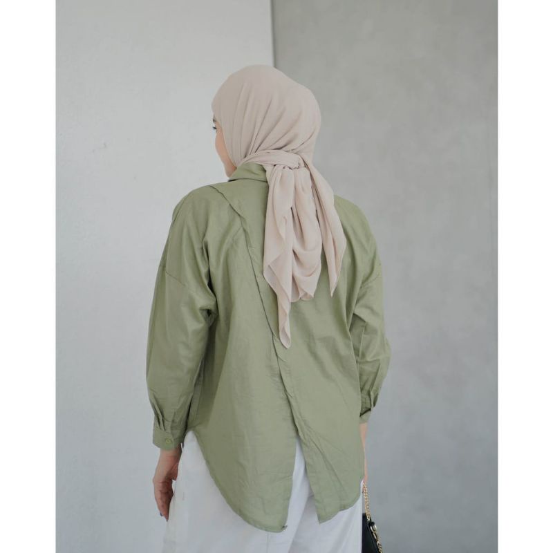 NELKA LINEN SHIRT / KEMEJA OVERSIZE WANITA / ATASAN KEMEJA WANITA / KEMEJA LINEN POLOS/ KEMEJA LINEN MODEL BELAKANG BELAH /Baju Atasan Kemeja Nelka Linen Oversize Shirt Kemeja Polos Wanita Lengan Panjang