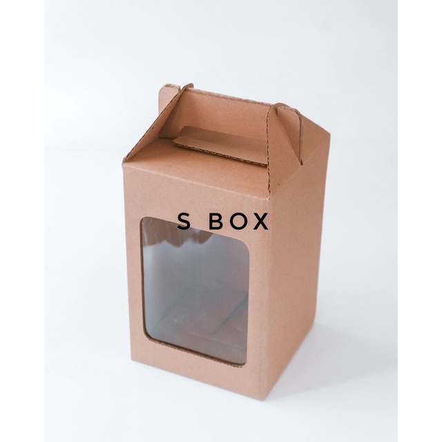 

Kotak dus 13x13x20 #karton #toples kue kering dengan bahan karton coklat yang cukup tebal uk 13×13×20cm