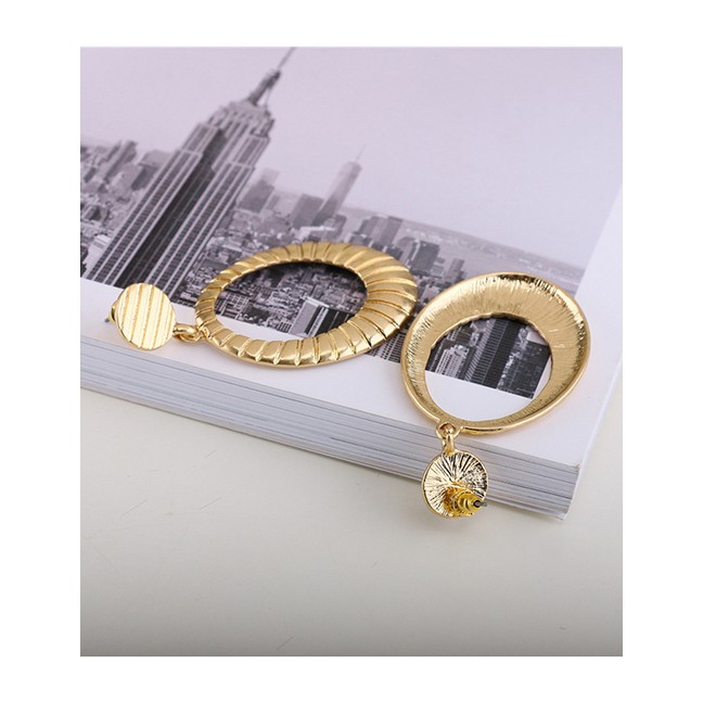 LRC Anting Tusuk Fashion Golden Textured Alloy Geometric Oval Earrings D75013